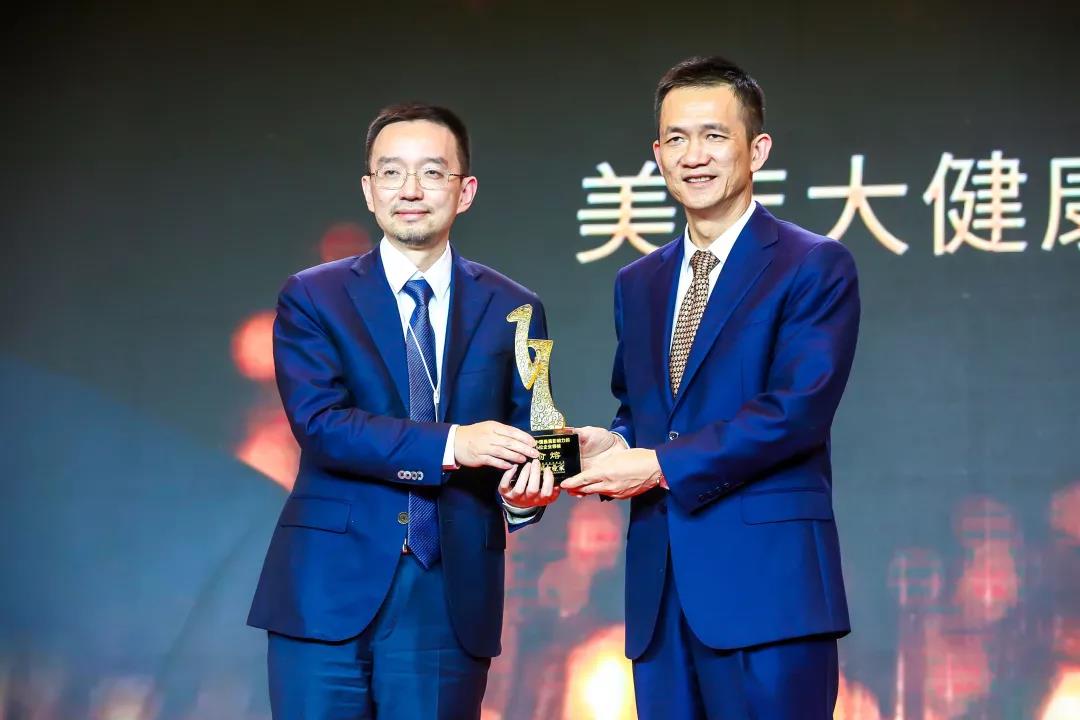 美年大健康董事长俞熔荣获中国最具影响力企业领袖奖