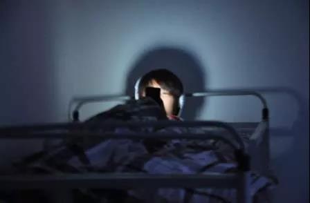 中国每年熬夜猝死55万人，为什么很多人还对熬夜“上瘾”？